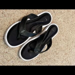 Nike black padded flip flops size 11